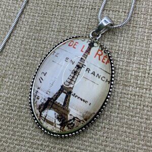 Eiffel Tower Paris Vintage Style Cabochon Silver Tone Pendant Necklace